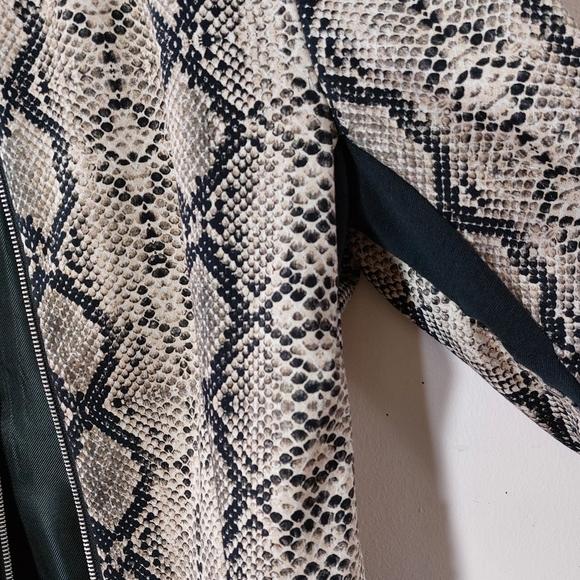 Zara Python Print Coat - Picture 4 of 9